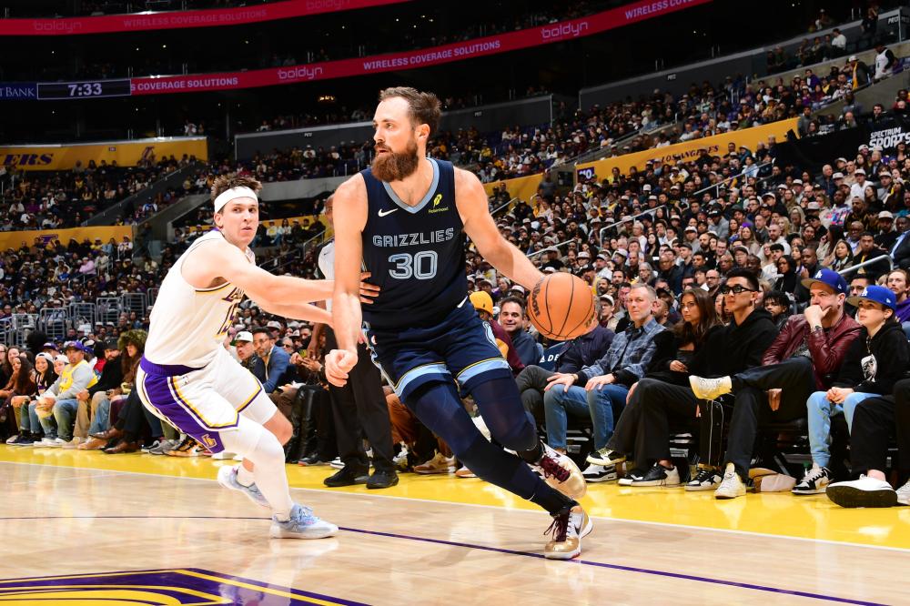 受采访时强 受采访时强