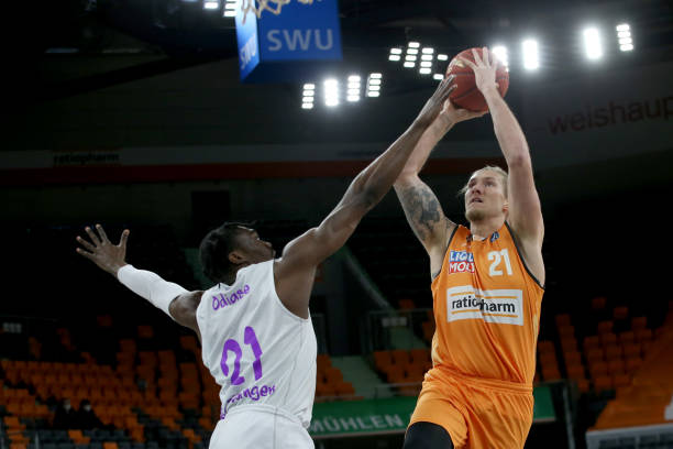 球场上合作 球场上合作